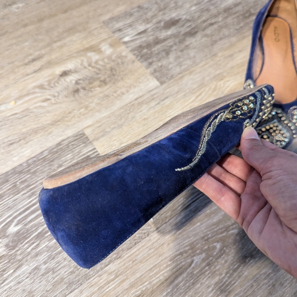 ALDO Beautiful Blue Flats with Gold Detail and Embroidery - Picture 5 of 8